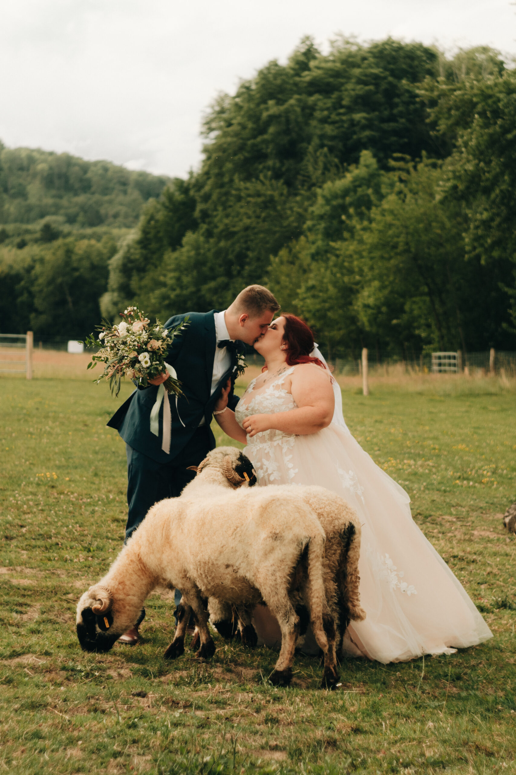 Moc děkujeme, musím říct  klobouk dolů. Všechny jsou naprosto úžasné. Opravdu lepší fotografku jsme si na naši svatbu nemohli vybrat.